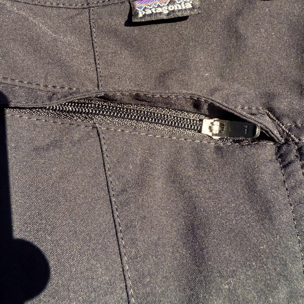 PATAGONIA Ladies Black Bermuda Shorts Size 2 - Picture 3 of 8